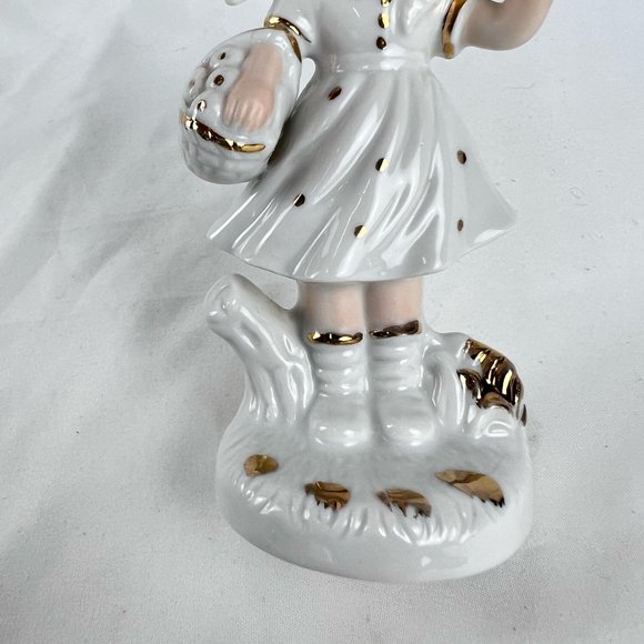 Vintage Capodimonte Girl Figurine-Fine Porcelain-White/Gold Dress-Italy - Picture 9 of 10